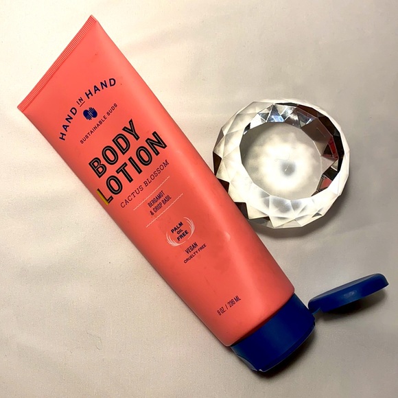 2 for $26 Hand in Hand BODY LOTION cactus blossom/bergamot/crisp basil - Picture 4 of 7